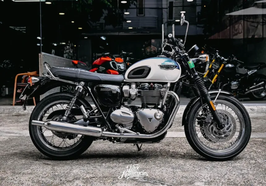 Triumph Bonneville T120 2020 màu Aegean Blue/Fusion White odo 3k km