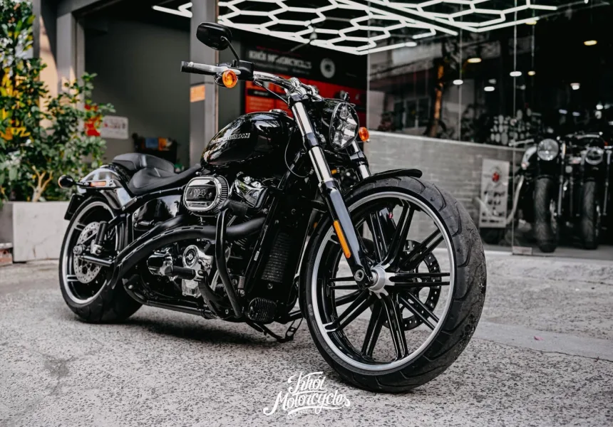 Harley Davidson Softail Breakout 2019 odo 11k miles