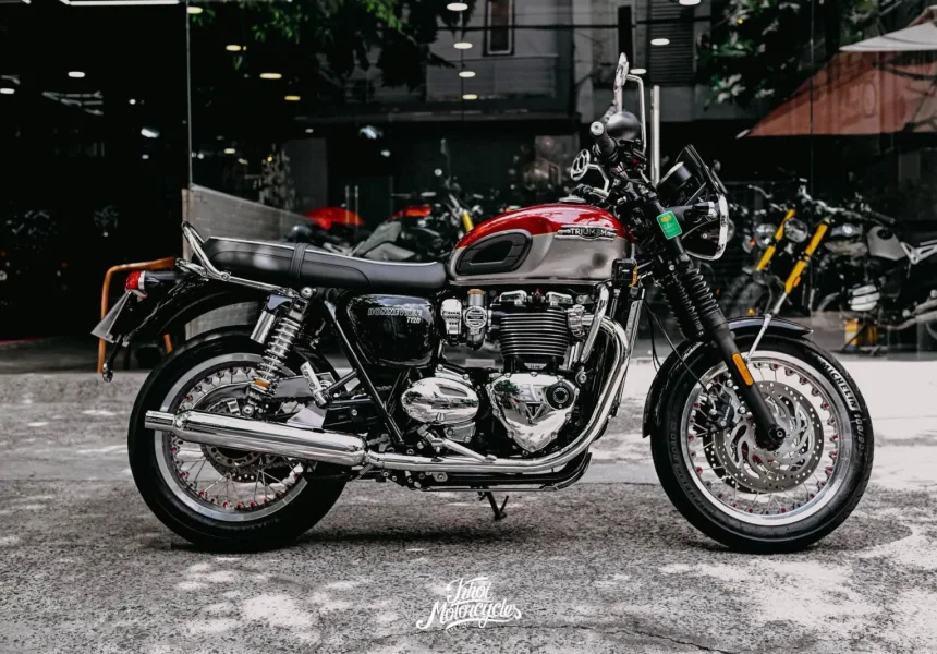 Triumph Bonneville T120 2023 Cordovan Red/Silver Ice lướt 3k km