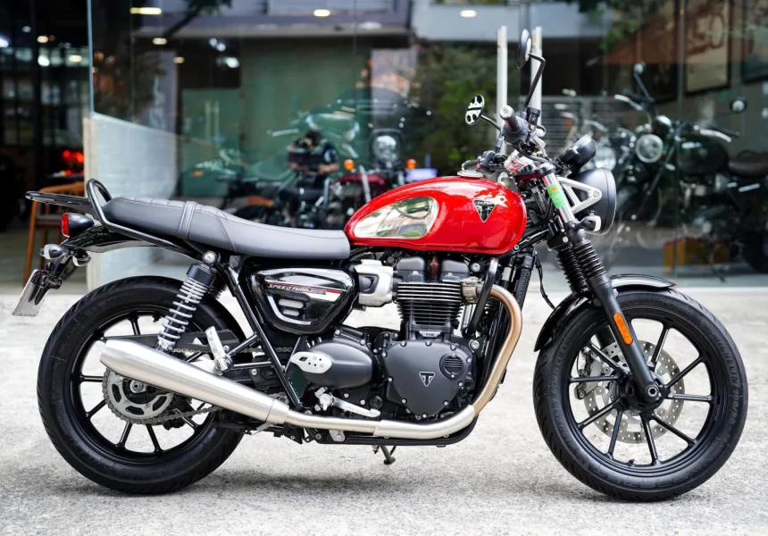 Triumph Speed Twin 900cc 2023 phiên bản Chrome màu Cranberry Red