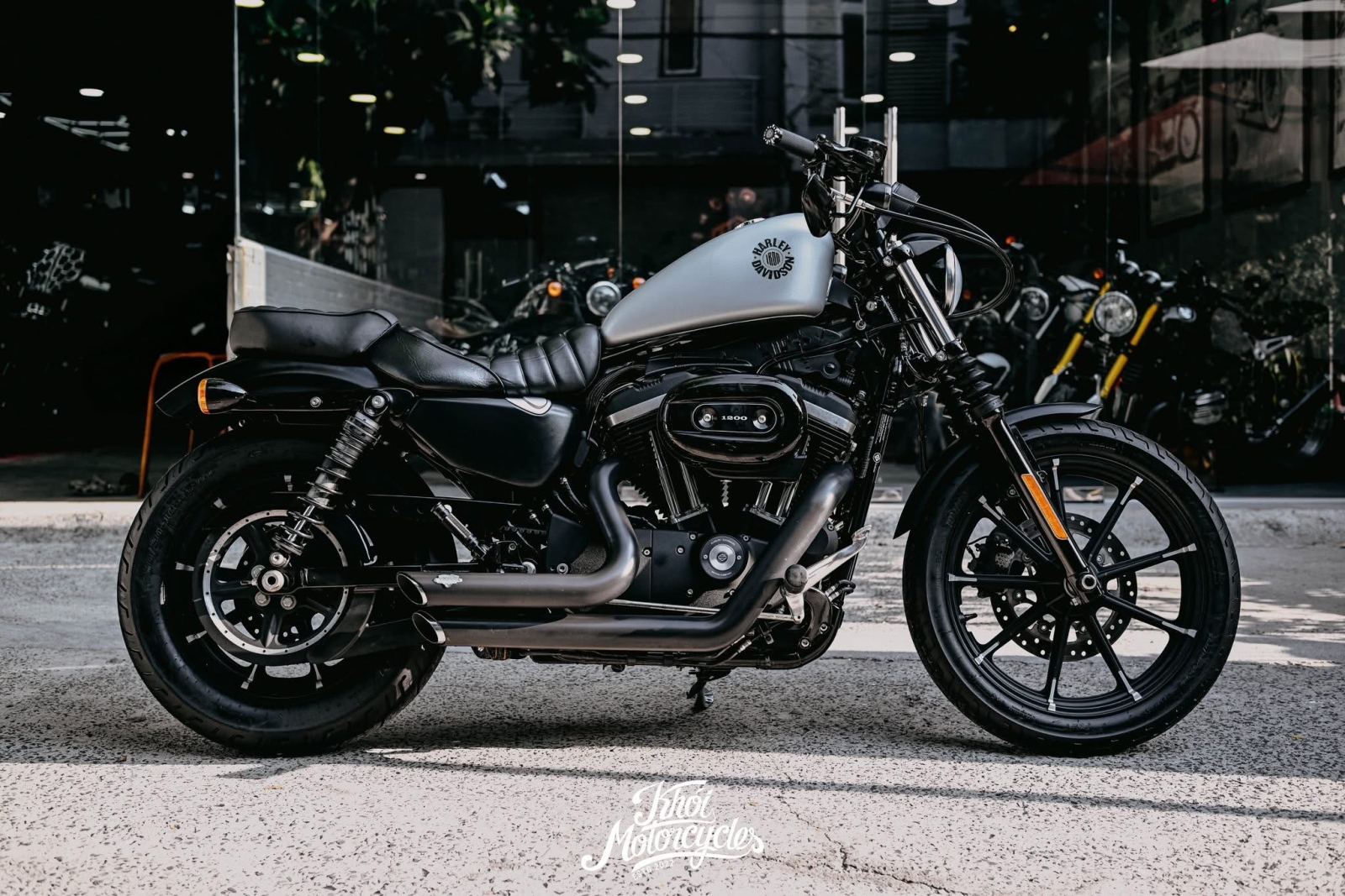 Harley Davidson Iron 883 2020 màu Barracuda Silver Denim odo 7k miles